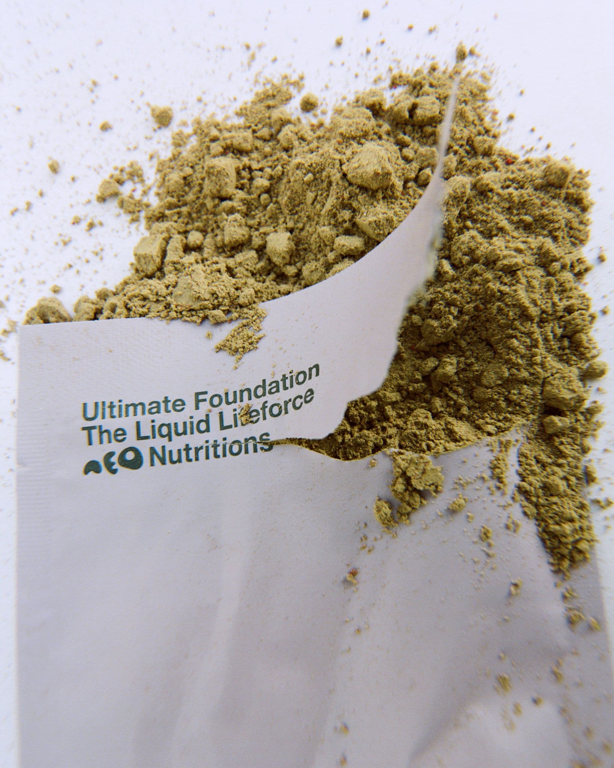 Sachet with Ultimate Foundation powder
